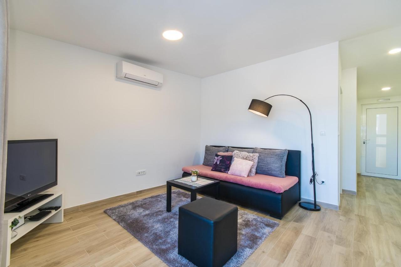 Apartment Finta Rogotin Eksteriør billede